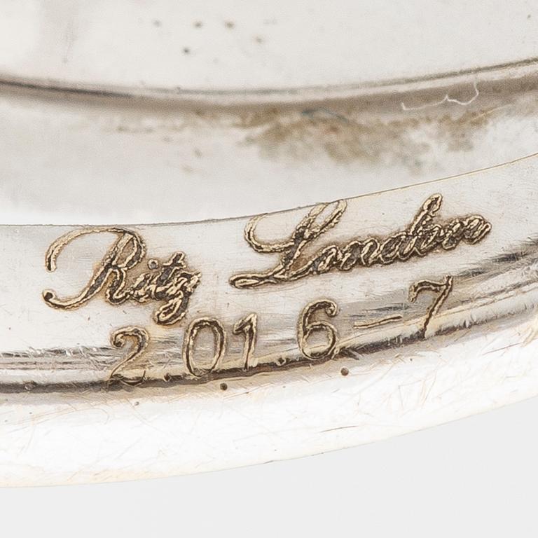 Ring, 18K vitguld med briljantslipade diamanter och akvamariner, Ritz London.