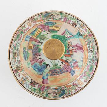 Karott med lock, porslin, Kanton, Kina, Qingdynastin, 1800-tal.