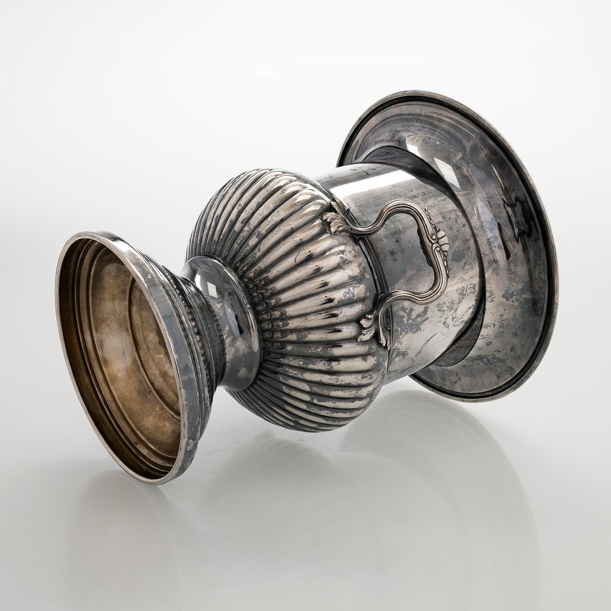 A late 20th century champagne cooler, Fleuron France.