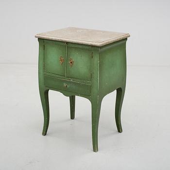 POTTSKÅP, rokokostil, omkring sekelskiftet 1900.