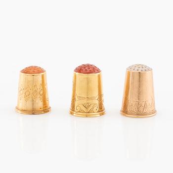 Fingerborgar 2 st av 18K guld och 1 st 14K guld.