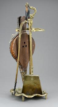 BRASUTENSILIER, 4 delar, omkring 1900.