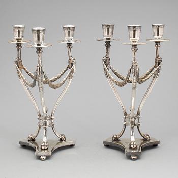 KANDELABRAR, ett par, nysilver, C.G Hallberg, Stockholm, 1900-talets första hälft.