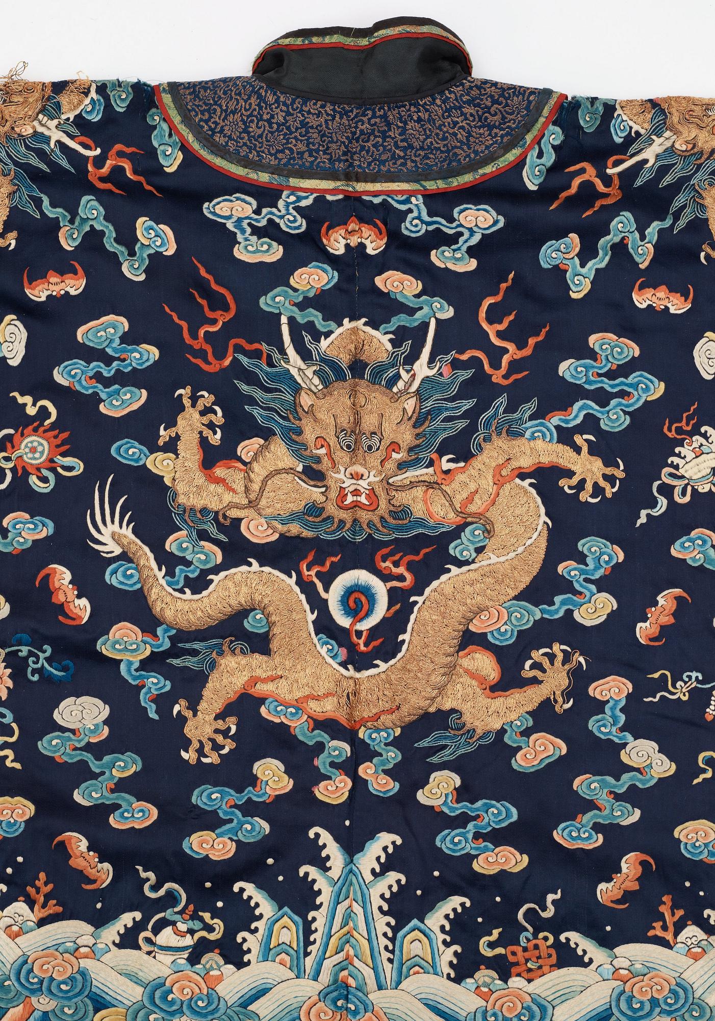ROBE AND SKIRT, silk. The height of the robe is 64 cm, the height of the skirt 93 cm. China the beginning of the 20th century.