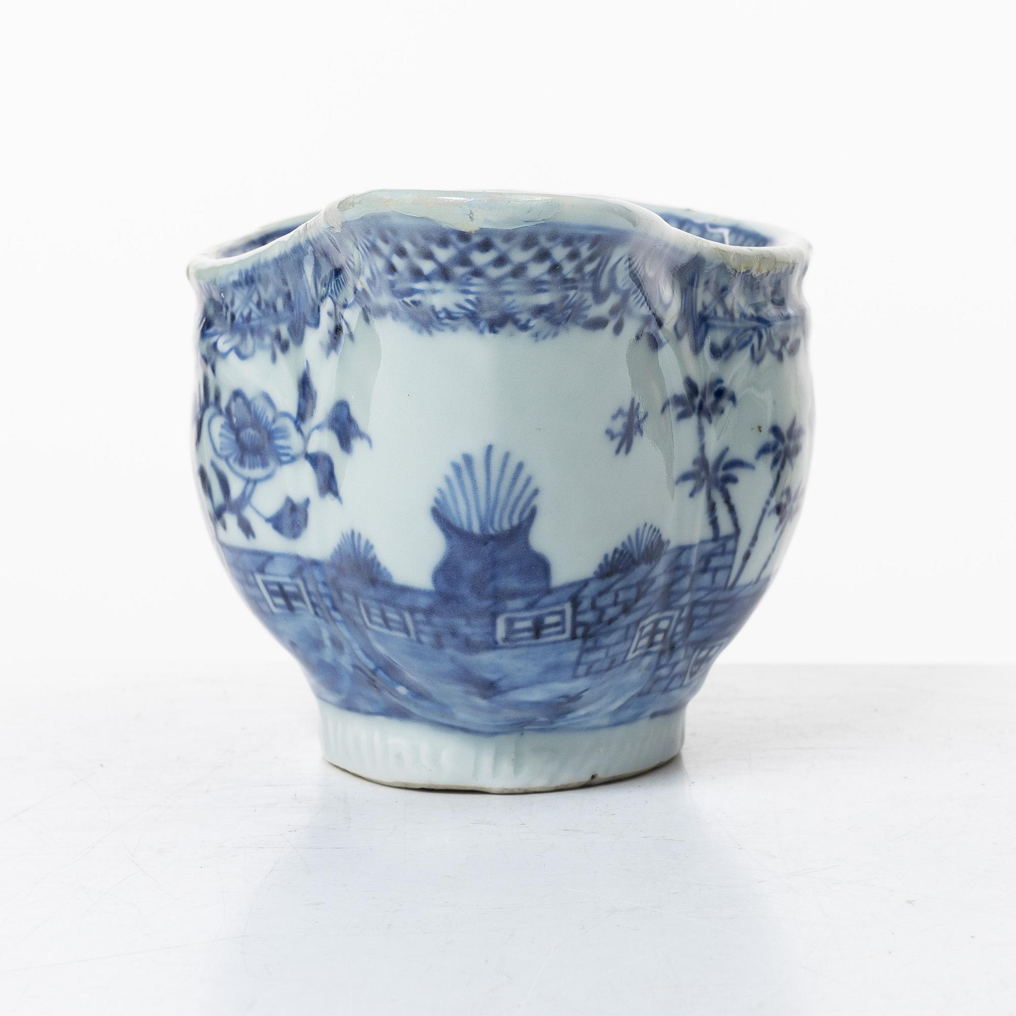 Four blue and white export porcelain service pieces, China, Qing dynasty 18th century.