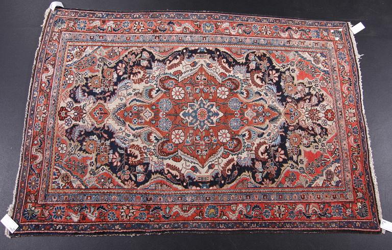 MATTA, orientalisk. Ca 193 X 132.