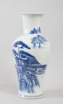 GOLVVAS, porslin, Kina, 1900-/2000-tal.