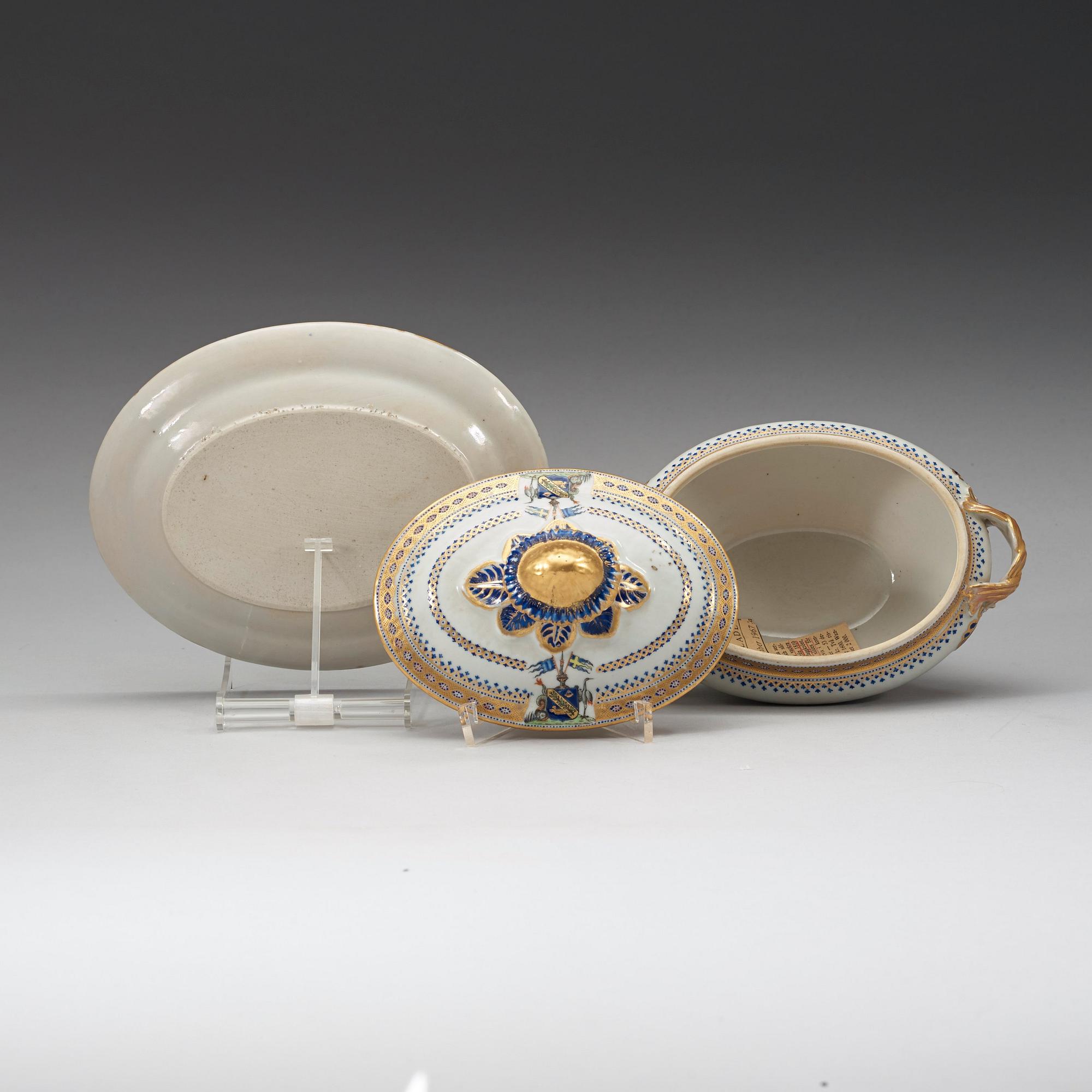 SMÖRTERRIN med LOCK och FAT, kompaniporslin. Qing dynastin, Jiaqing (1792-1820).