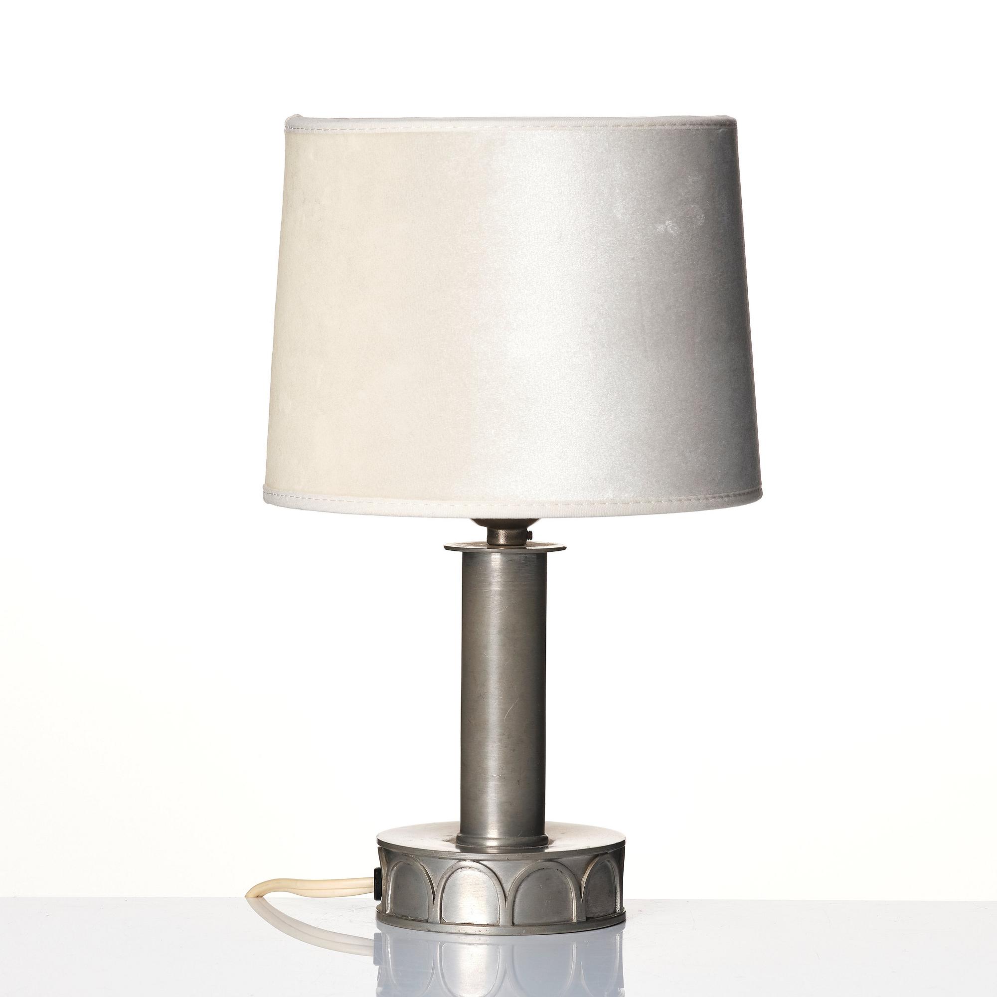 Firma Svenskt Tenn, bordslampa, modell "695", Stockholm 1928.