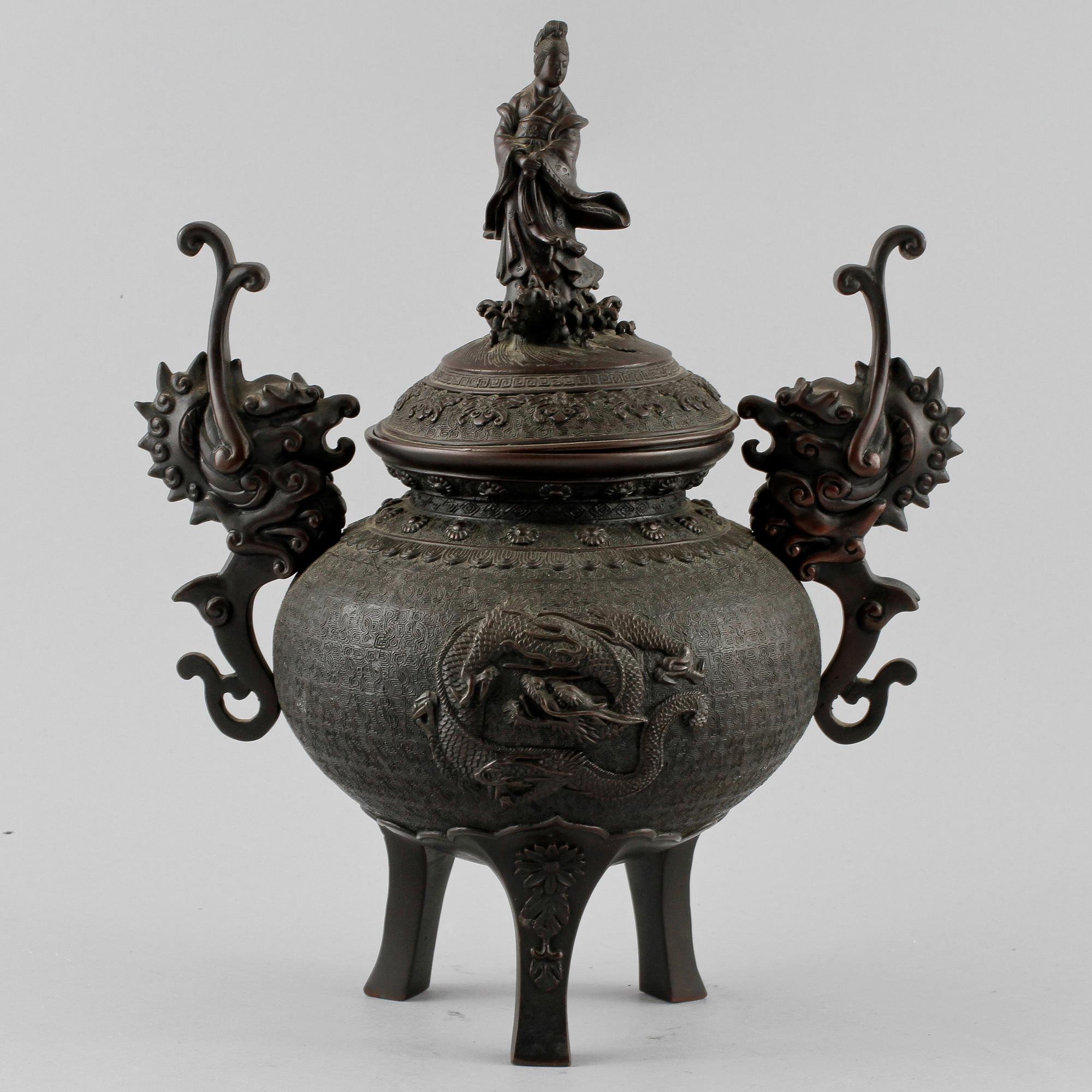 TRIPOD, patinerad metall, orientalisk, 1900-talets andra hälft.