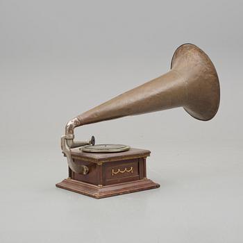 TRATTGRAMMOFON, 1900-talets början.