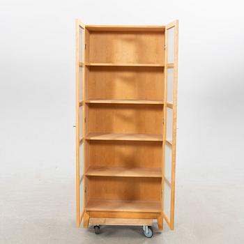 Vitrinskåp, Marit Stigsdotter ”Allegro”, Stolab 2004.