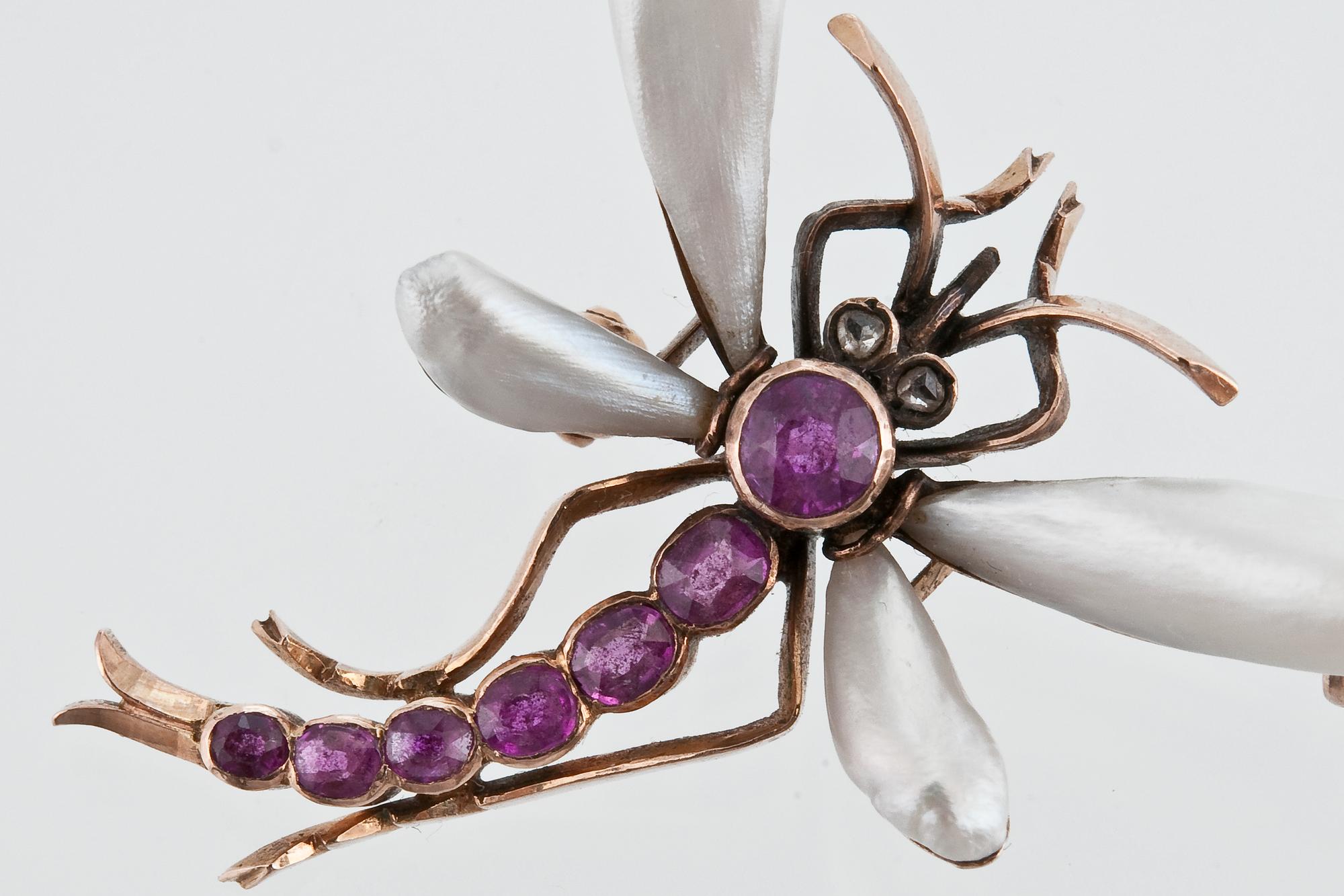 A DRAGONFLY BROOCH.