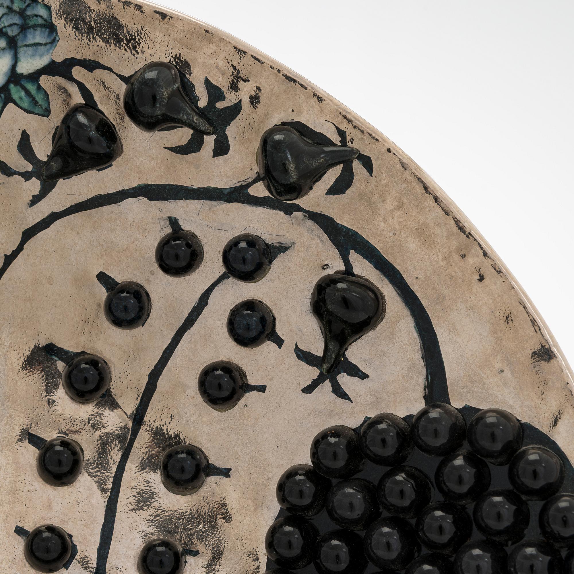 Birger Kaipiainen, a stoneware decorative dish signed Kaipiainen Arabia.