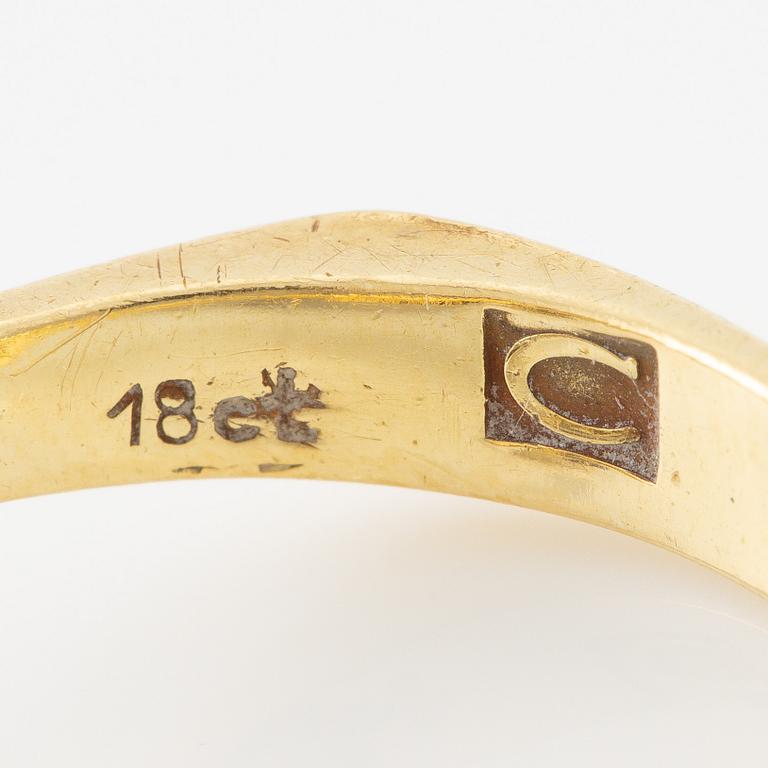 Ring, 18K guld med safir, gammal- och briljantslipade diamanter och rubiner.