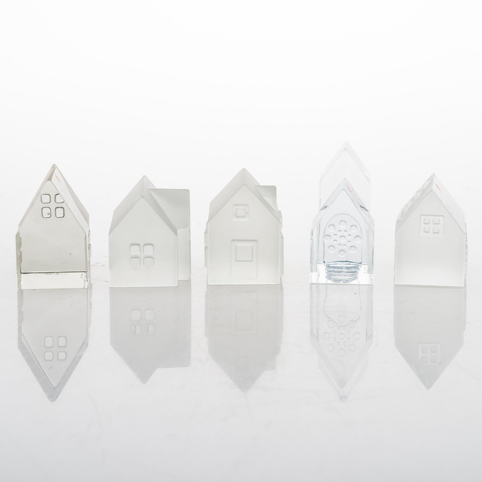 JORMA VENNOLA, A set of five chrystal glass sculptures "THe Iittala village". Signed.