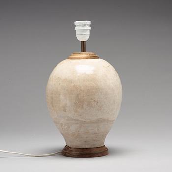 VAS, monterad som lampa. Kina, 1600-tal, eller äldre.