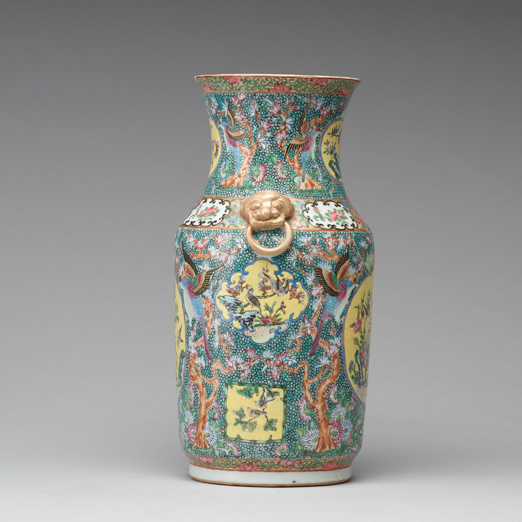 A Canton famille rose vase, Qing dynasty, 19th Century.