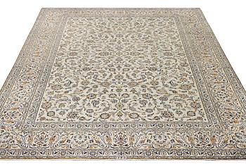 A Kashan carpet, c. 387 x 290 cm.