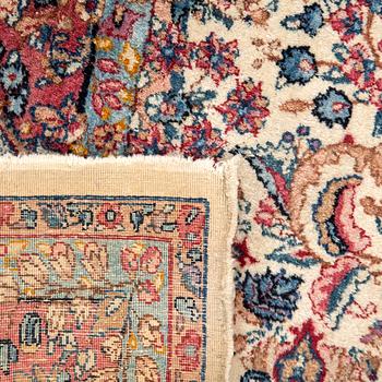 Carpet Kirman semi-antique approx. 265x175 cm.