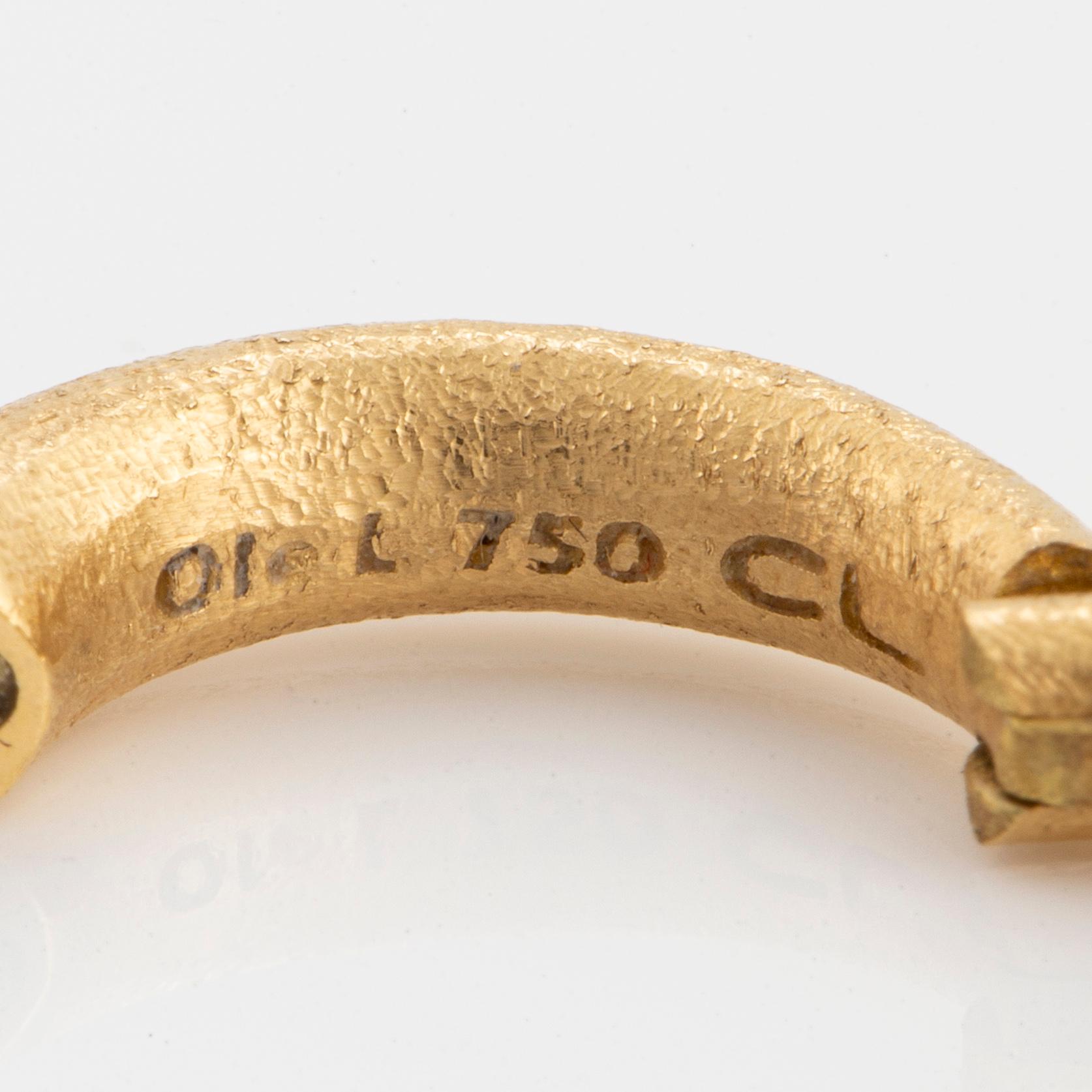OLE LYNGGAARD, CHARLOTTE LYNGGAARD, Örhängen, 18K guld.