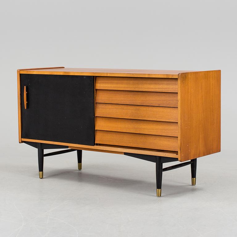 NILS JONSSON, sideboard / skänk, modell 222, Hugo Troeds, Bjärnum, 1950-tal.