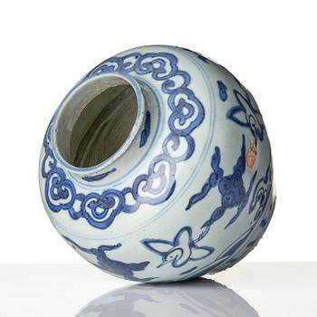 A blue and white 'crane' jar, Ming dynasty, 16th century.