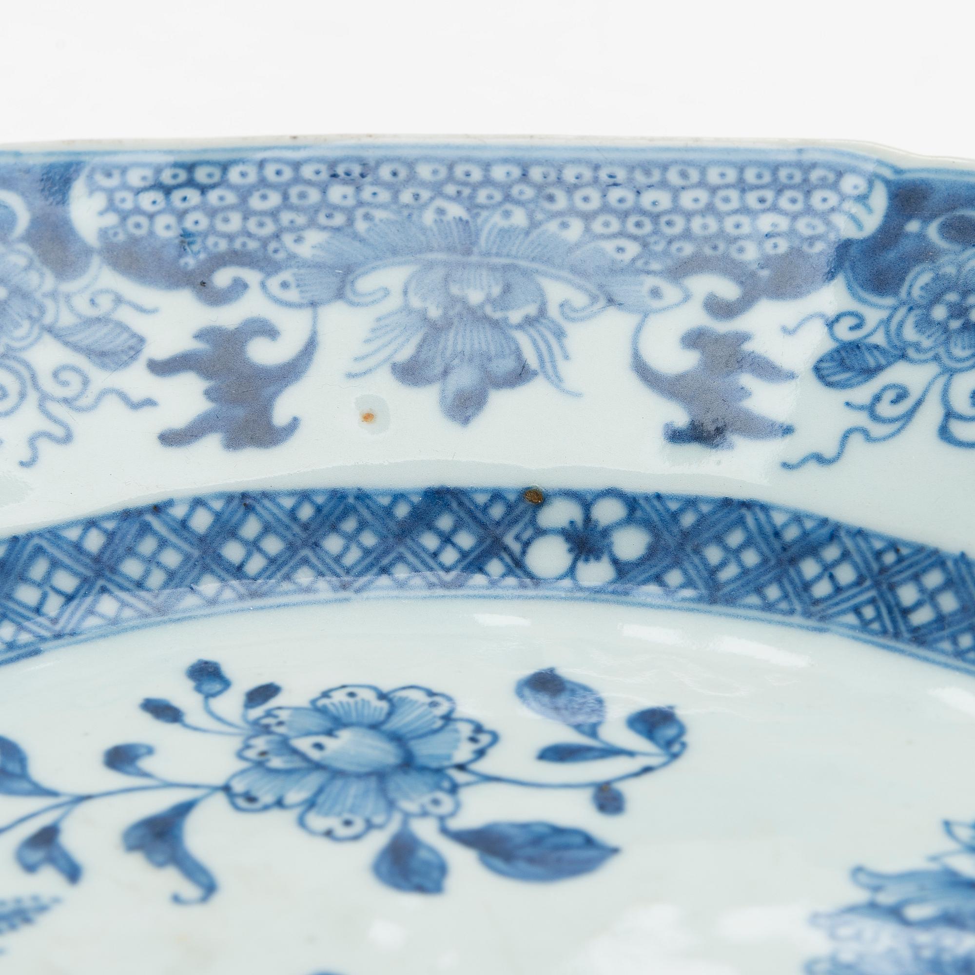 Paistivati, posliini, Qianlong (1736-95), Kiina.