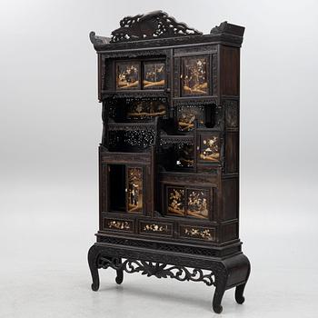 A Japanese cabinet, first part of the 20th century.