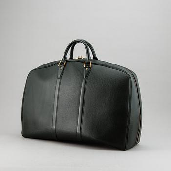 LOUIS VUITTON, 'Helanga' weekendbag with garment cover.