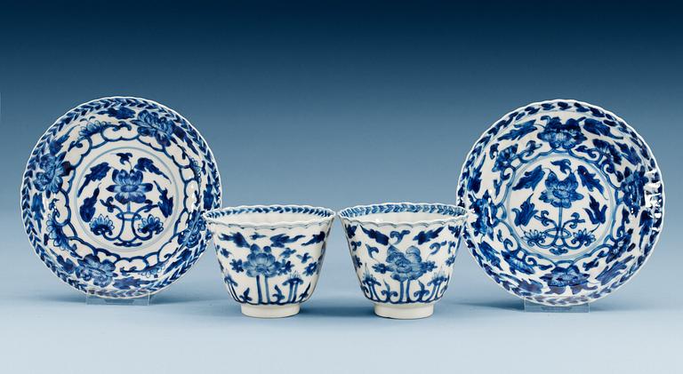 A pair of blue and white cups with stands, Qing dynasty, Kangxi (1662-1722).