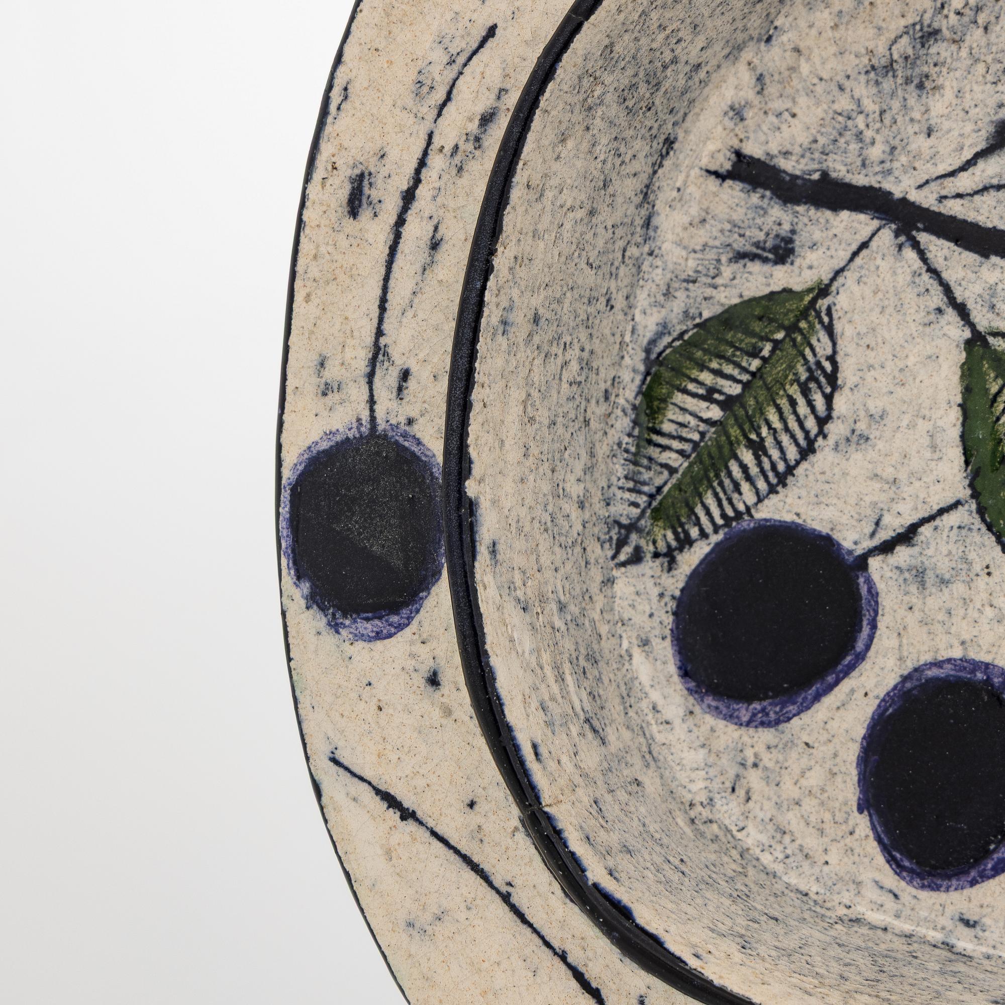 Birger Kaipiainen, a ceramic decorative plate, signed Kaipiainen.