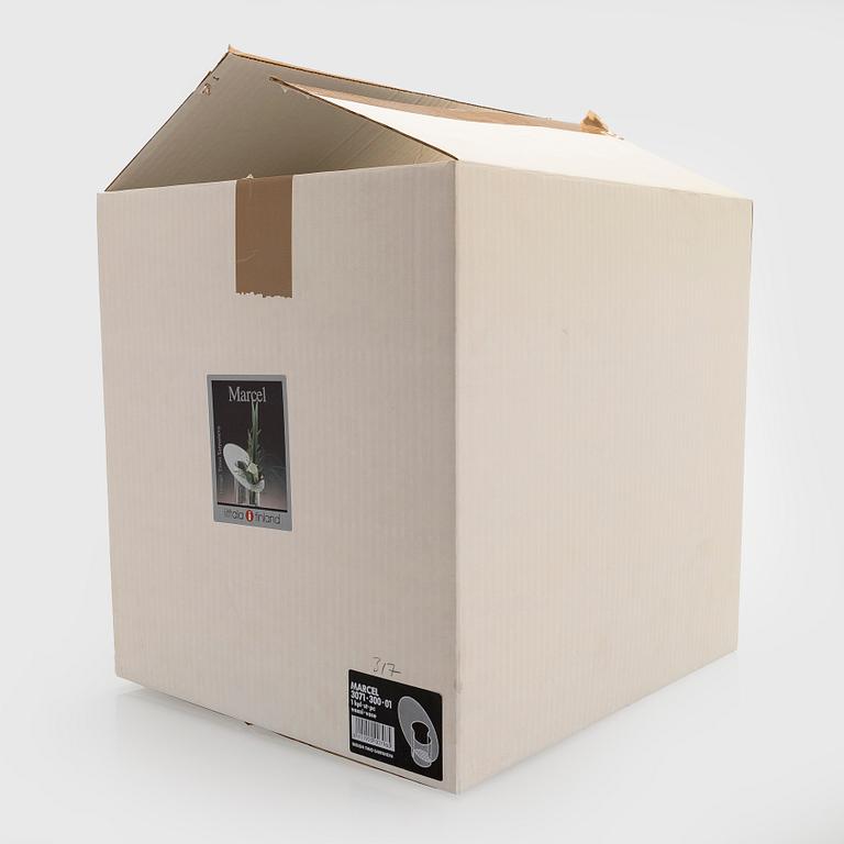 Timo Sarpaneva, A glass vase signed Timo Sarpaneva Iittala 1993 265/1000.