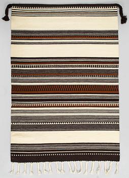 Elsa Montell-Saanio, raanu / seinätekstiili, "Karhun talviuni". Suomi. Noin 140 x 97 cm.