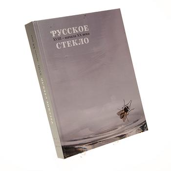 BOK, Ryskt glas, 1800-tal - tidigt 1900-tal, tryckt i Moskva 2014.