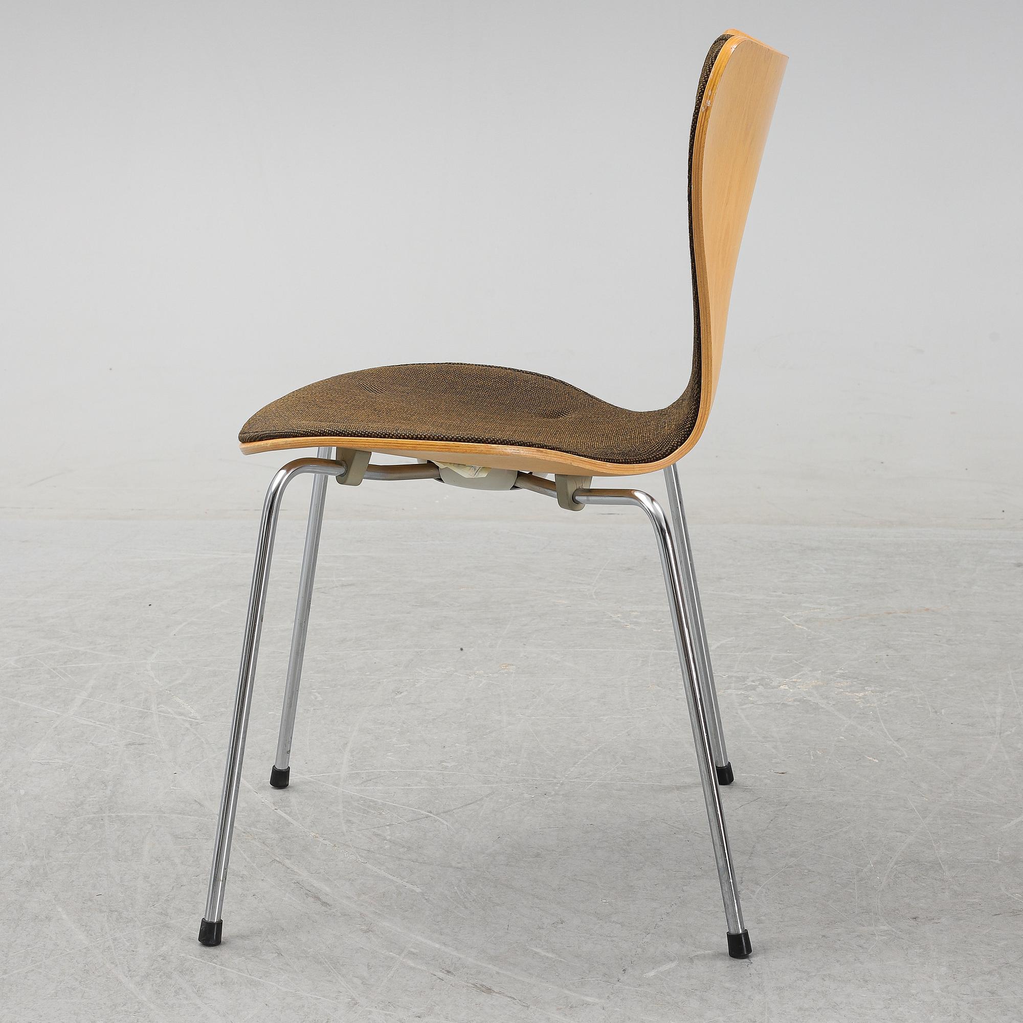 Arne Jacobsen, stolar, 9 st, "Sjuan", Fritz Hansen, Danmark, 1982.