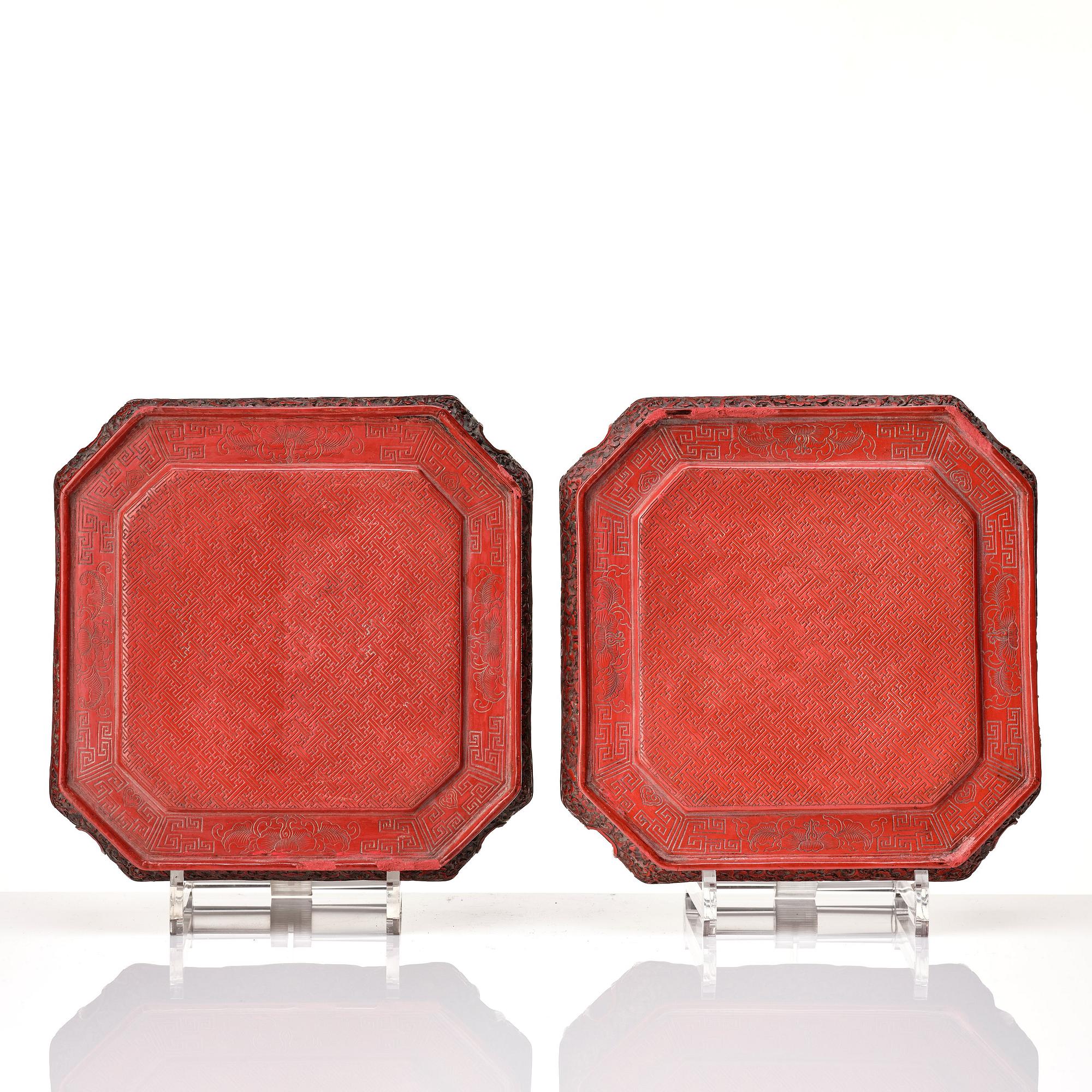 A pair of lacquer stands, Qing dynasty (1644-1912).