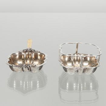 TESIL MED STÄLL, silver 800, skaft i ben, möjligen Italien 1900-talets första hälft. Tot. vikt 119 g.