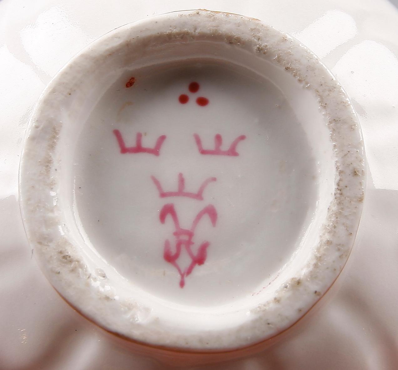 CREMEKOPPAR, 2 st, mjukt porslin, Marieberg, 1700-tal.