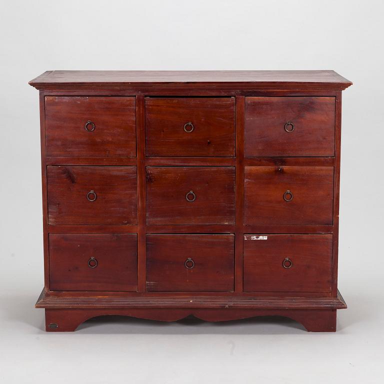 A mahogany chest of drawers, 21st century.