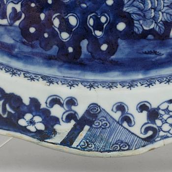 Two blue and white export porcelain serving dishes, Qing dynasty, Qianlong (1736-95).