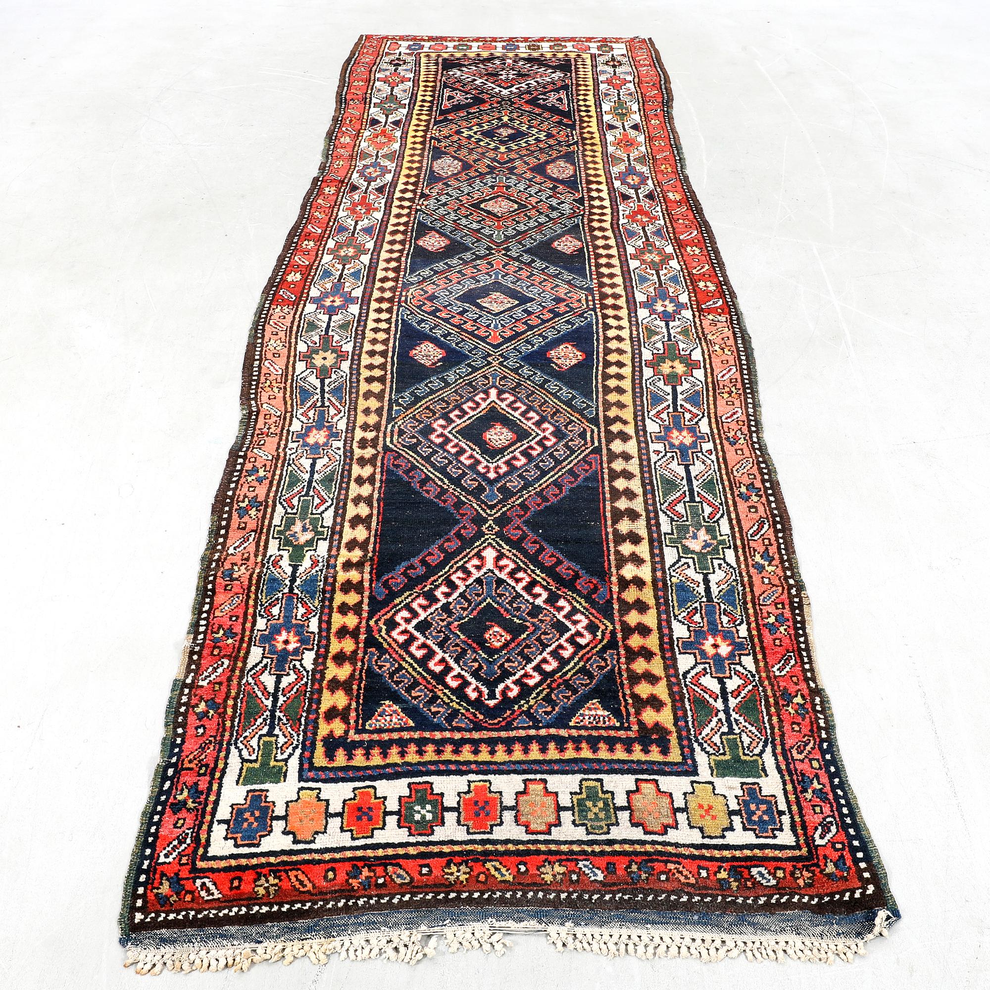 Matta ´Kaukasisk galleri omkring 1900 ca 360x123 cm.