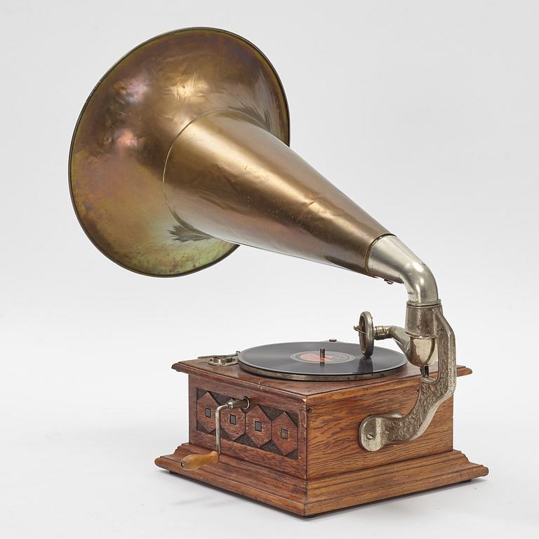 A gramophone, early 20th Century.