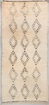 A Moroccan Beni Ourain carpet. circa 420x196 cm.