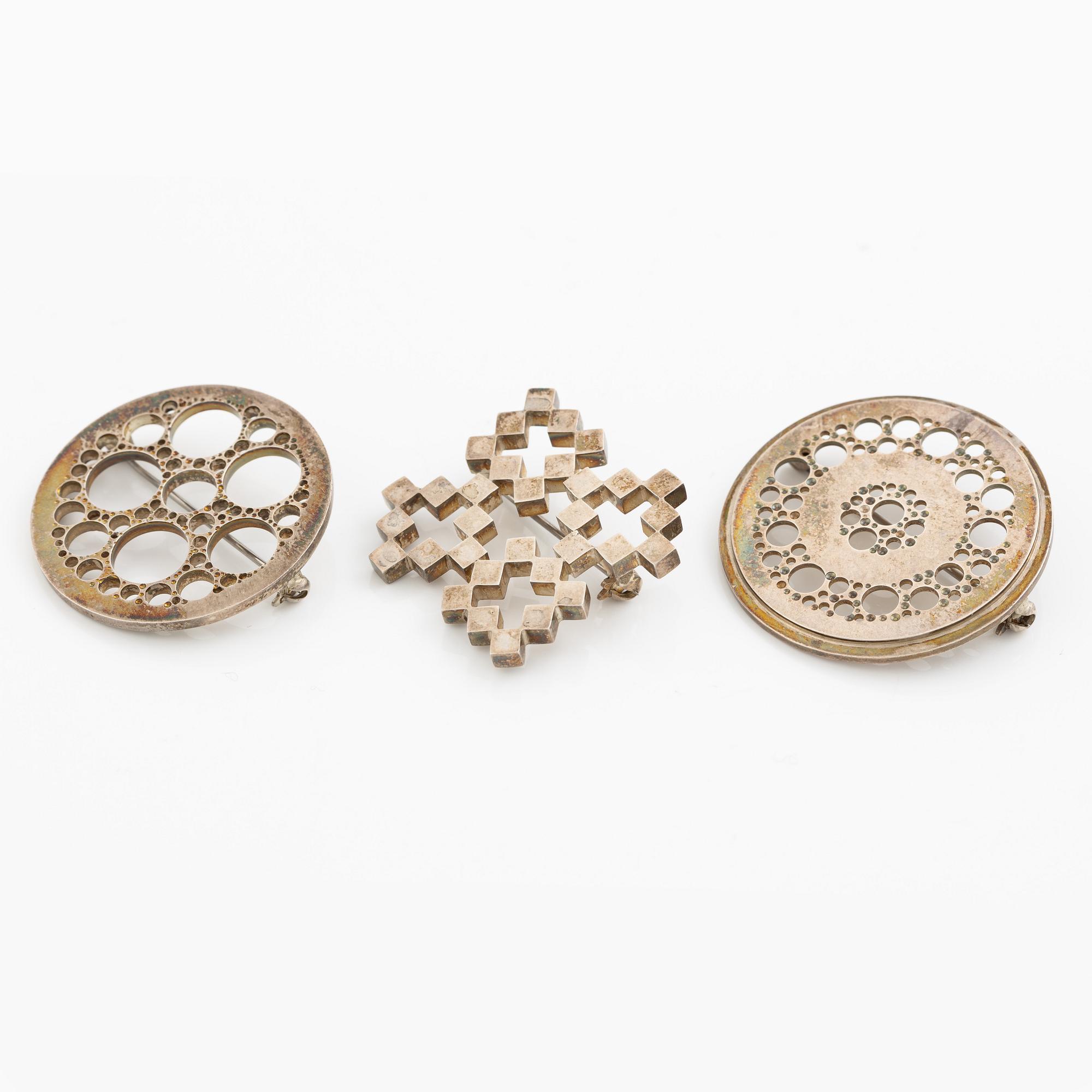 Tre broscher, silver, Anders Högberg och Cecilia Johansson, Göteborg 1964, 65 och 68.