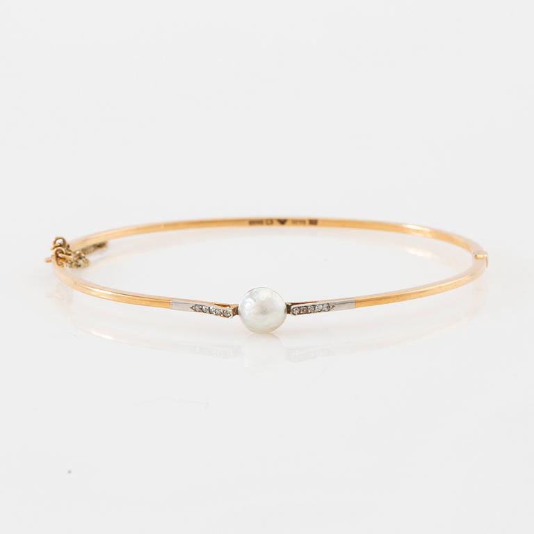 A G Dufva, Art Deco bracelet in 18K gold with a button pearl and rose cut diamonds, Stockholm 1923.