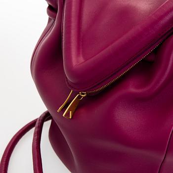 Bottega Veneta, a "Beak" bag.
