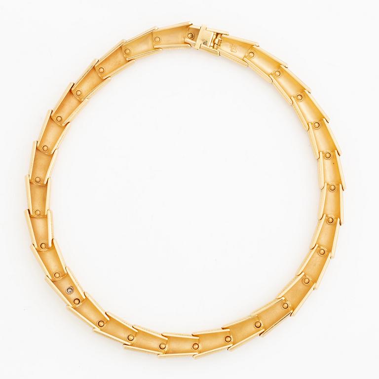 Ole Lynggaard, Collier, 18K guld med en briljantslipad diamant.