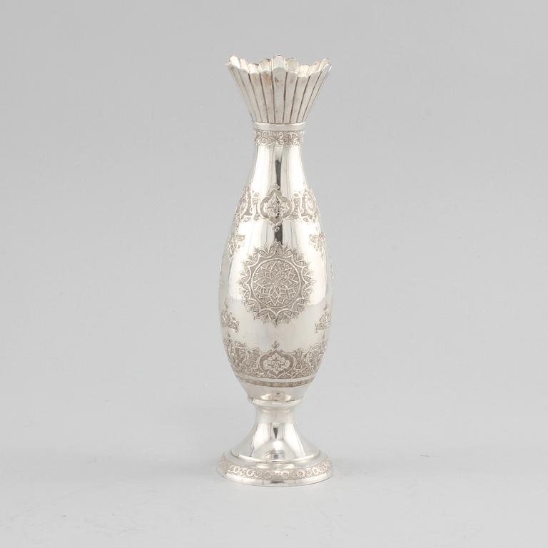 VAS, silver, Iran, 1900-talets första hälft. Vikt 300 g.