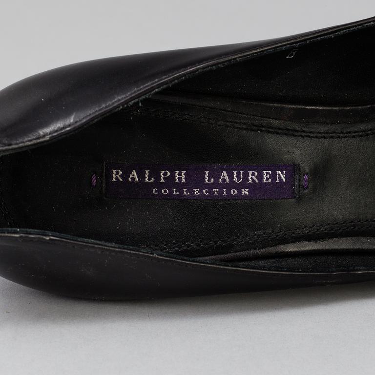 A pair of pumps, by Ralph Lauren., in size 39.